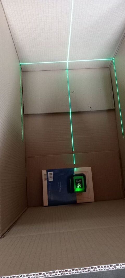 Niveau laser vert auto nivelant 2 lignes Saint-Jean-d'Angély (17)