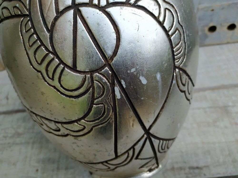 Vase en Porcelaine ou Verre Opaline Argent&eacute; Art D&eacute;co. Décoration