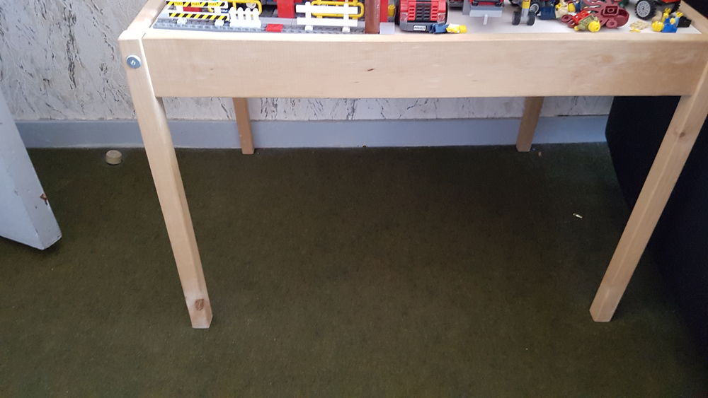 Une table enfant et ses deux chaises Mobilier enfants