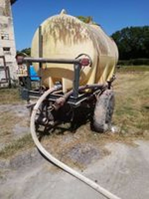   Citerne plastic 2500l avec chariot 