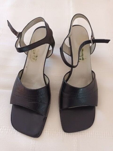 Sandales femme en cuir 5 Les Mureaux (78)