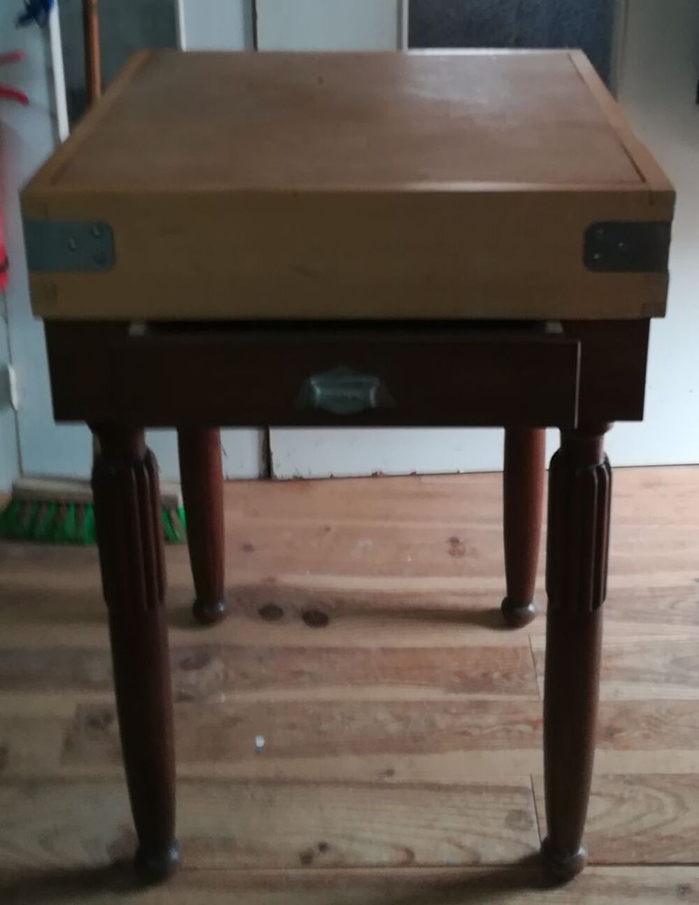 Ancien billot sur table avec tiroir Meubles