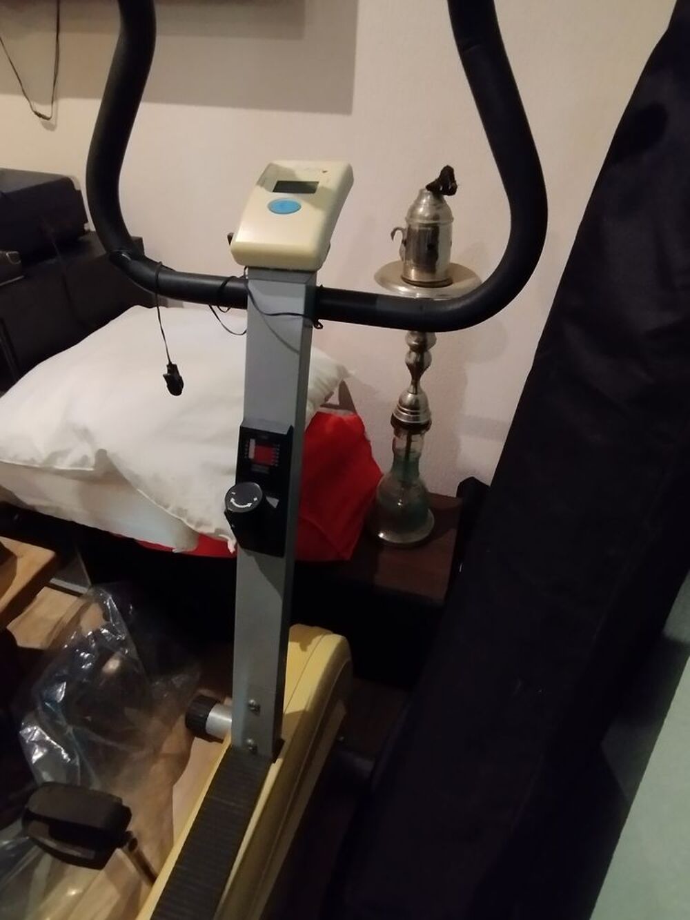V&eacute;lo d'appartement jaune et noir Sports