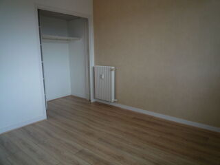 Location Appartement T4 avec balcon - rénové - quartier Croix de Palente Besançon