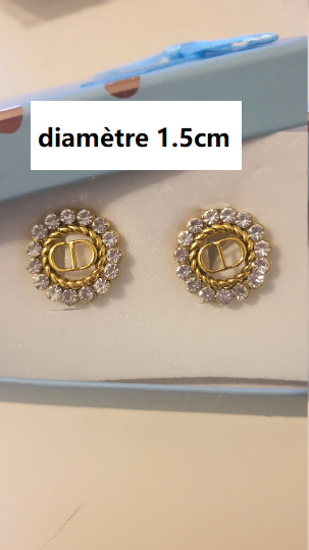 Boucles d'oreilles Dior, avec strass
dor&eacute;es Bijoux et montres