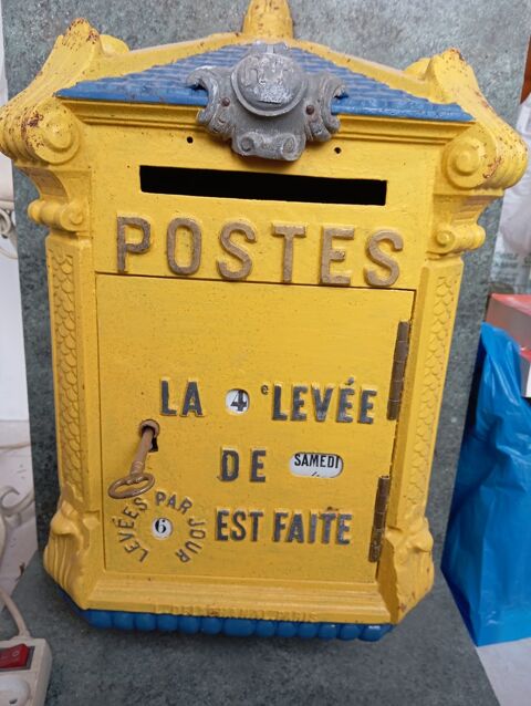 Bote aux lettres vintage jaune  POSTES  650 Mrignac (33)