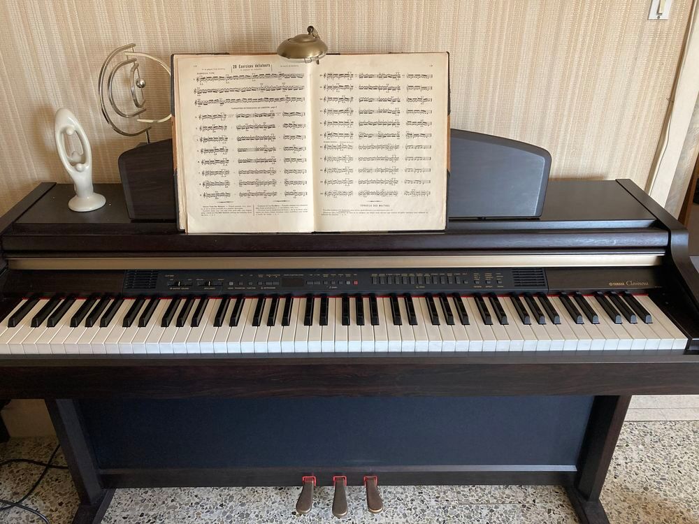 piano num&eacute;rique Yamaha Clavinova Instruments de musique
