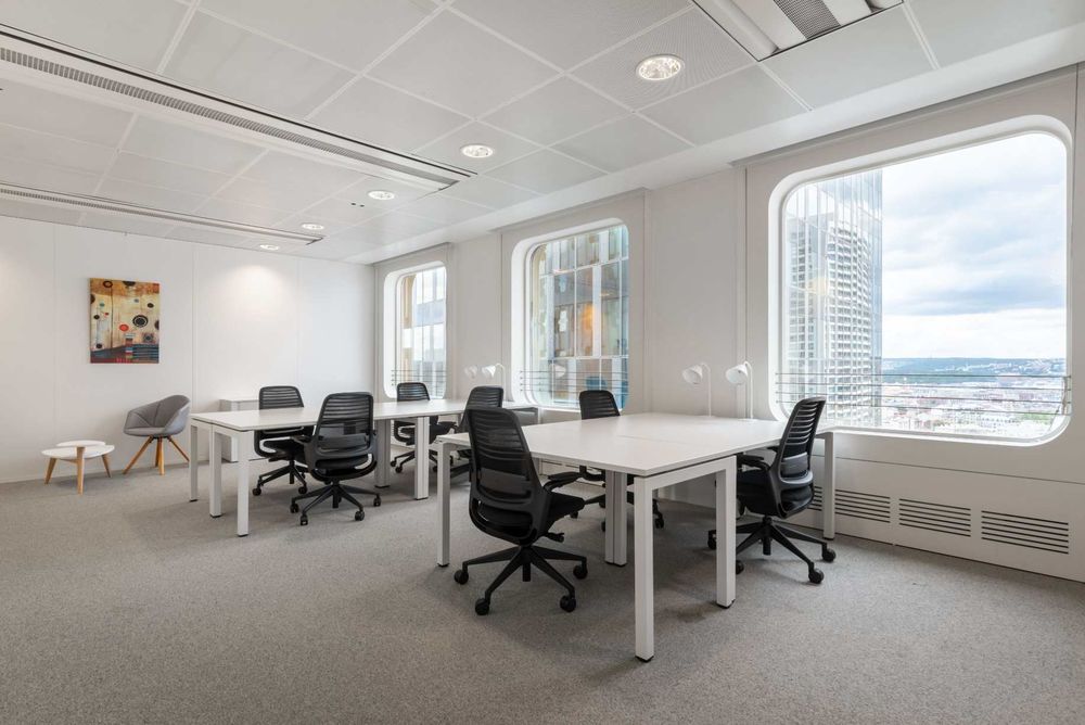   Espace de travail privé personnalisé en fonction des besoins uniques de votre entreprise à Paris La Defense Tour Ariane  
