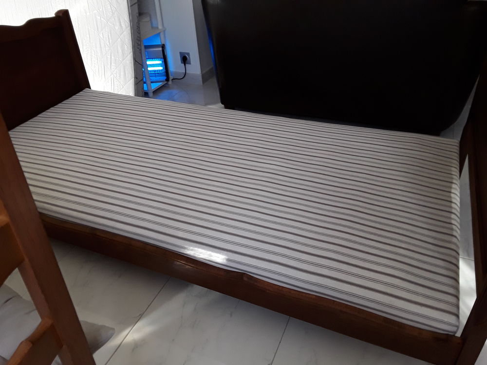 Lit ancien avec matelas NEWTOTEM et sommier &agrave; ressort Meubles