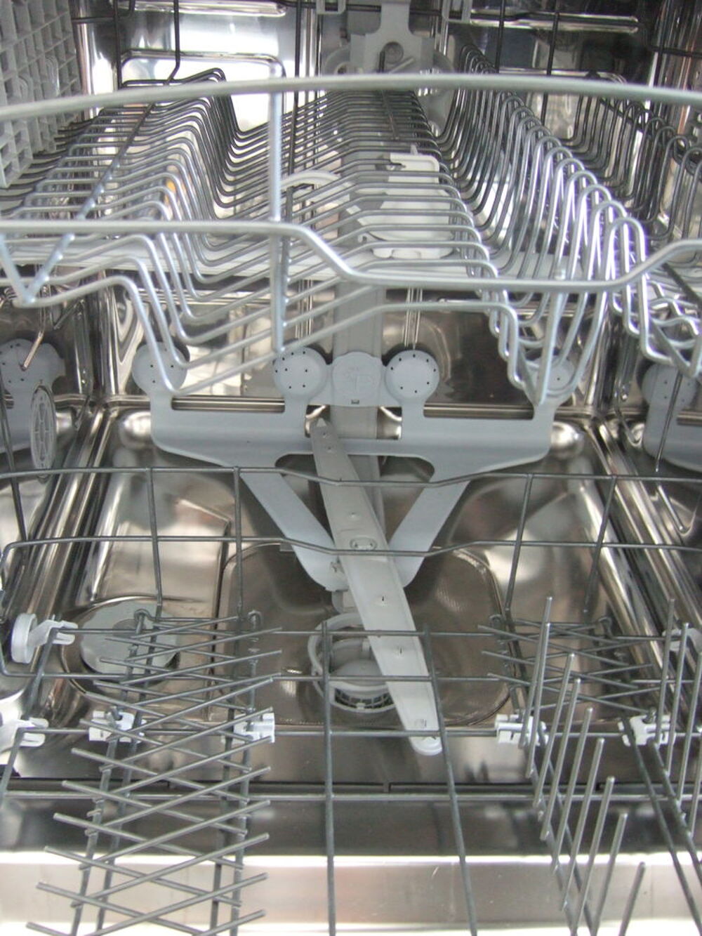 LAVE VAISSELLE WHIRLPOOL ADP7543GG/1 Electroménager