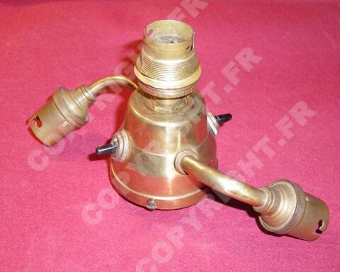 ANCIENNE TÊTE DE LAMPE LAITON 3 DOUILLES 2 INTERRUPTEURS ART 29 Sergines (89)