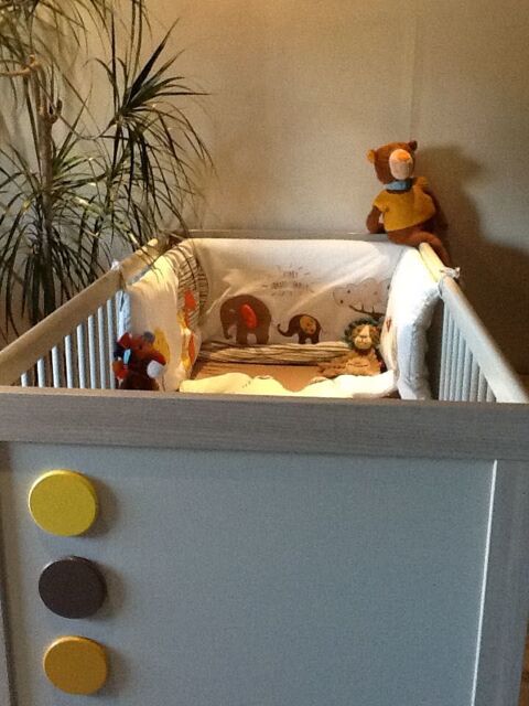 lit + commode b�b� 250 Metz (57)