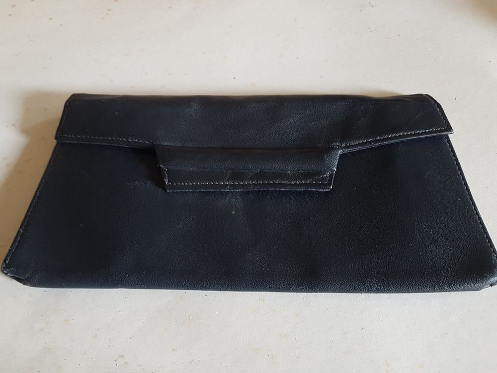 Pochette en cuir bleu marine, doubl&eacute;e, vintage Maroquinerie