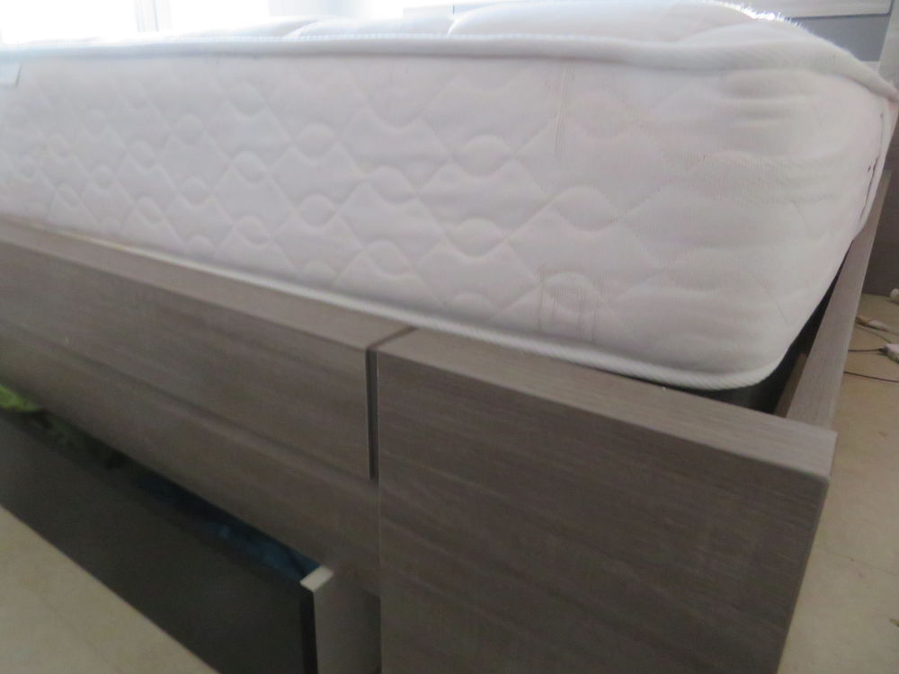 Lit King-Size avec matelas CONFORTABLE Meubles