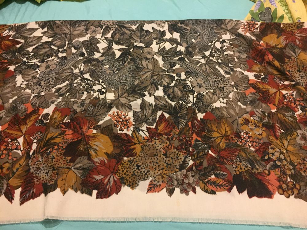 CHALE CARRE COULEUR AUTOMNALE 120X120cm Vêtements