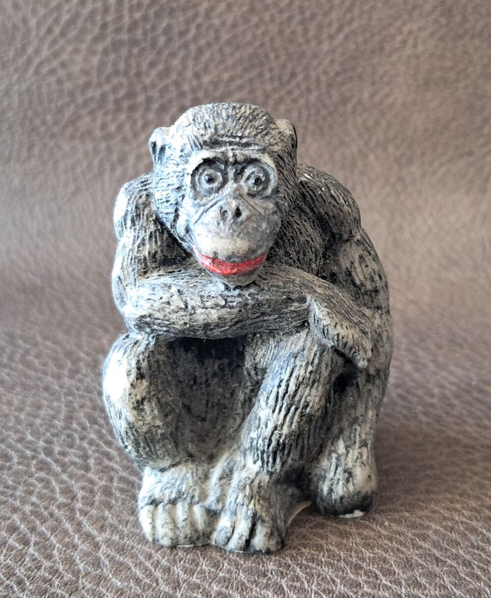 lot de 2 figurines en r&eacute;sine repr&eacute;sentant 2 singes chimpanz&eacute; Décoration