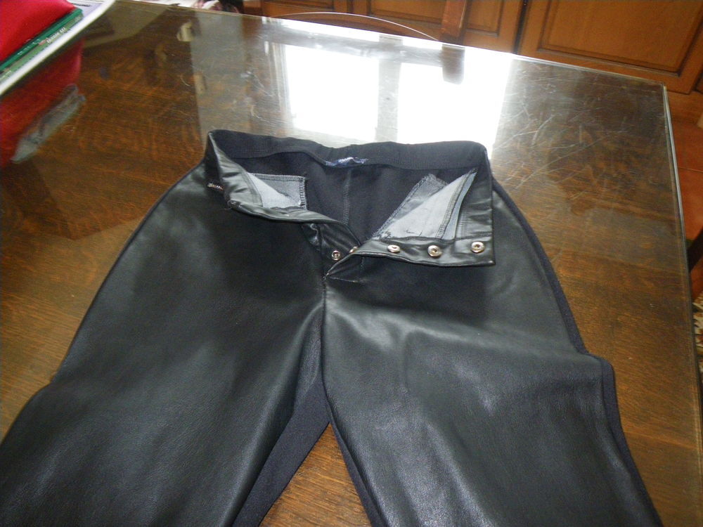 Pantalon Cuir Noir et Tissus Vêtements