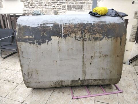 Cuve 1200l t�le � eau  vide mais perc�  � r�parer pour r�cup 0 Luzy-sur-Marne (52)