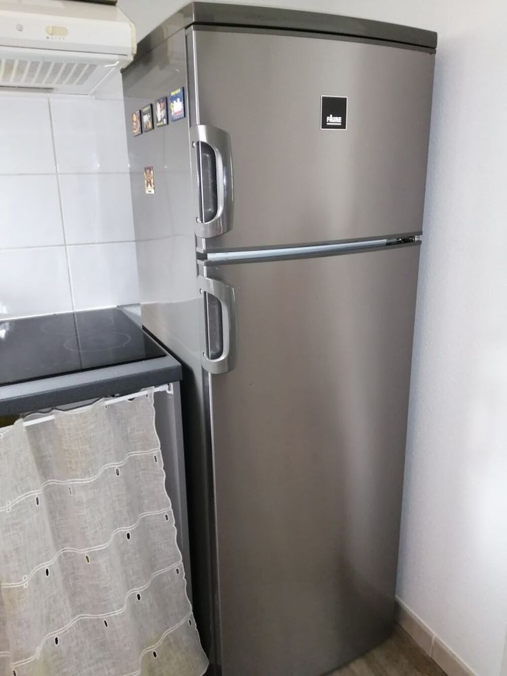 R&eacute;frig&eacute;rateur-cong&eacute;lateur, marque Faure, finition inox Electroménager