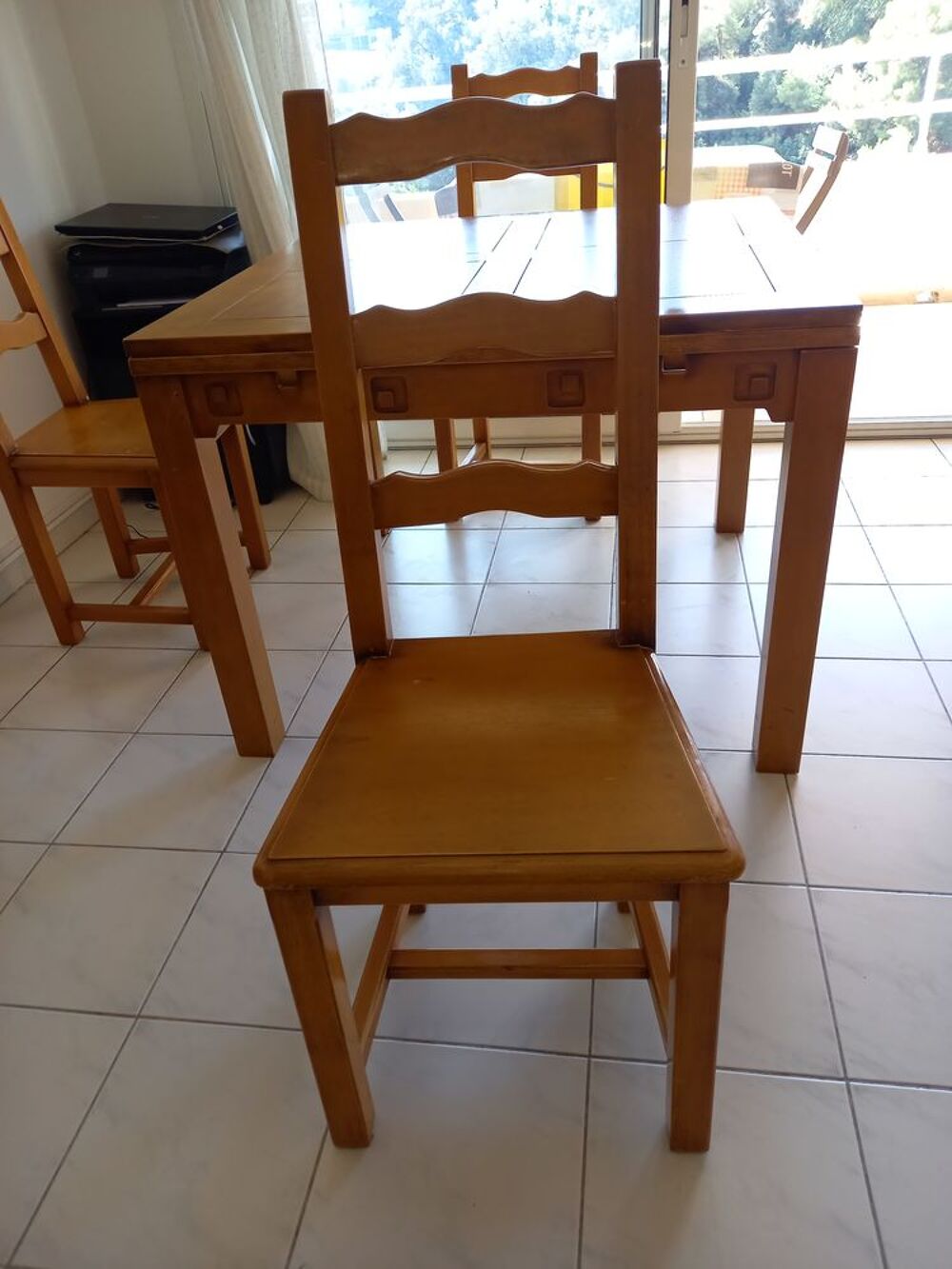 salle a manger buffet +table et 4 chaises Meubles