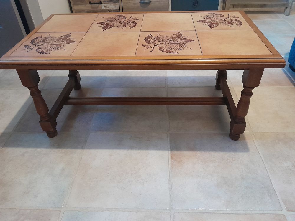 Table basse carrel&eacute;e Meubles