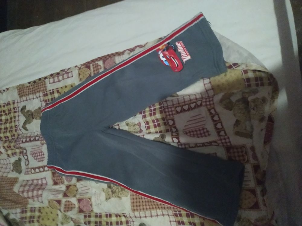 10€ v&ecirc;tements d'enfants taille 5ans et un pull en 8 Vêtements enfants