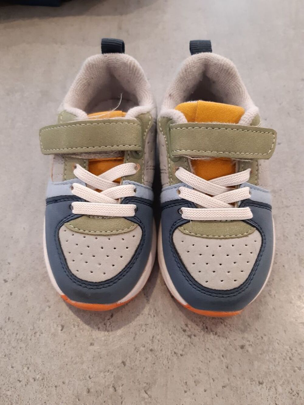 Basket b&eacute;b&eacute; taille 21 Chaussures