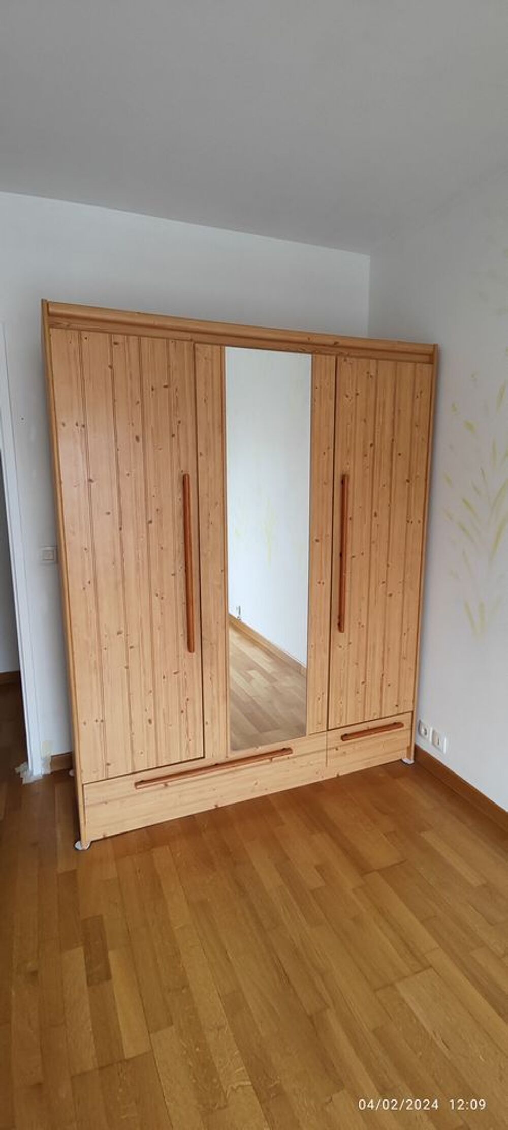 Armoire de Chambre 3 portes et meuble de chevet Meubles