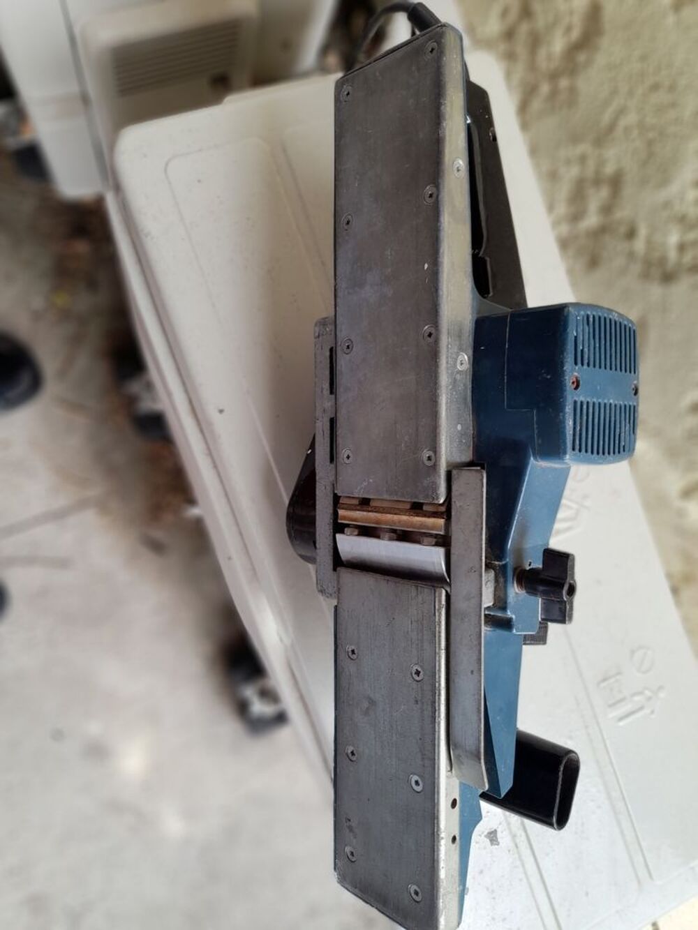 A saisir Rabot &eacute;lectrique professionnel marque AEG Bricolage