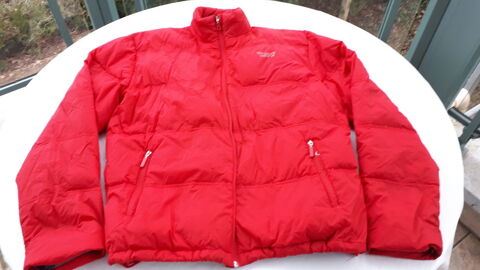 Doudoune rouge à capuche 5 Montigny-Lencoup (77)