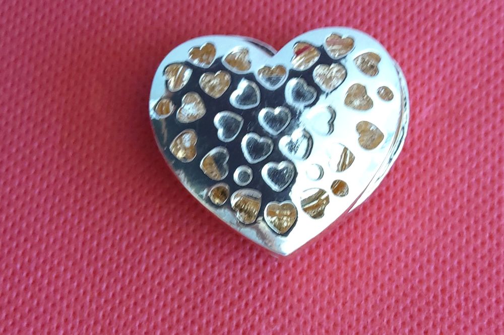 BROCHE COEUR AIMANTE Bijoux et montres