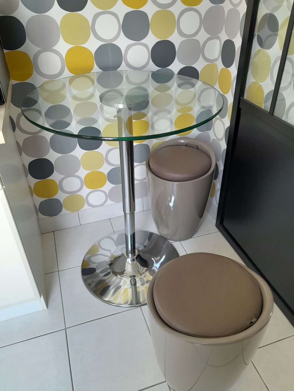 Table ronde plateau verre
Meubles