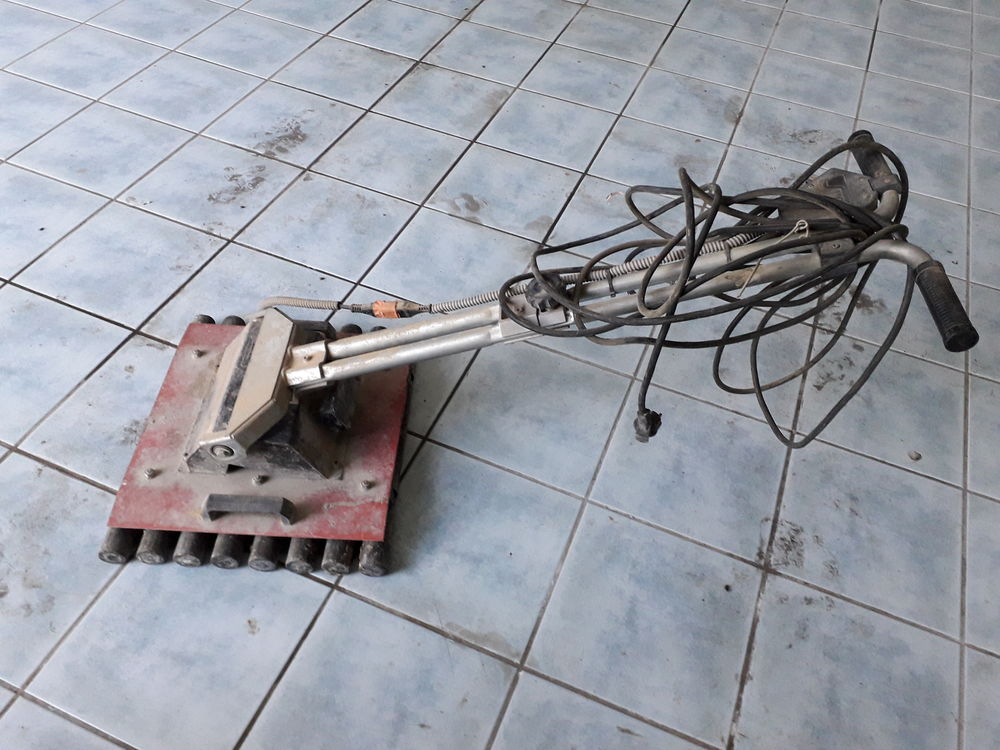 machine &agrave; taper pour carrelage Bricolage