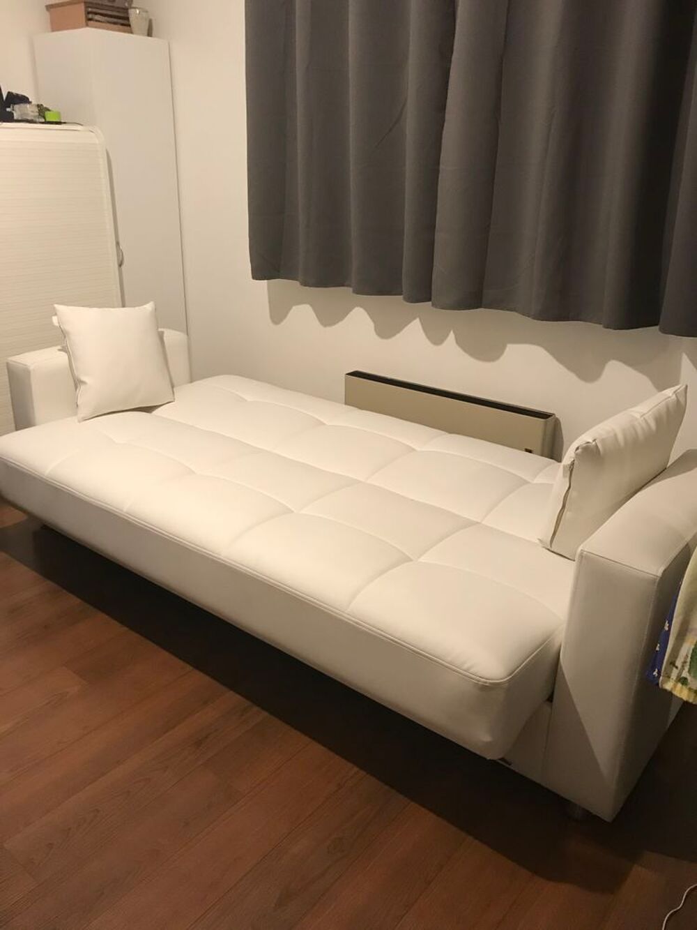 Canap&eacute; blanc type clic clac Meubles