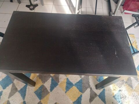 Table noir avec une seule chaise Saint-Germain-d'Esteuil (33)