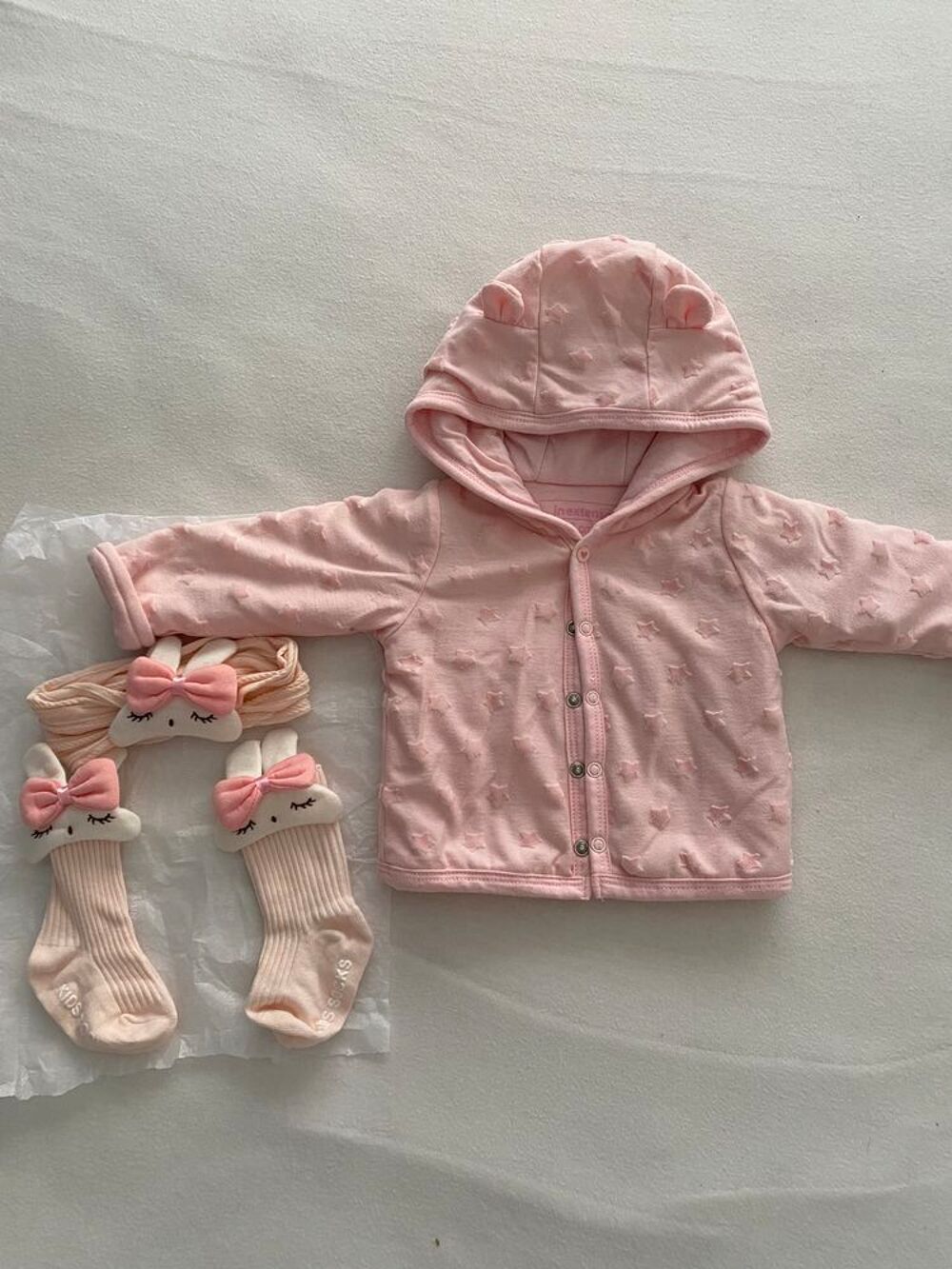 Veste + ensemble bandeau /chaussettes Vtements enfants