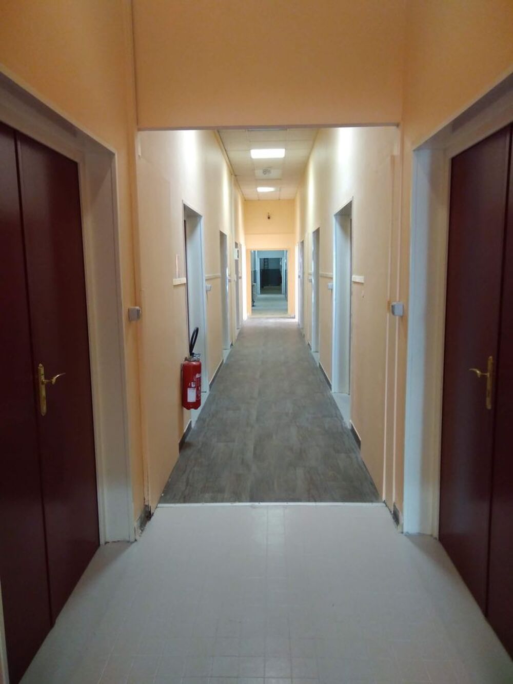 Location Parking/Garage �� louer , 1 box de stockage , plein centre  Douarnenez Douarnenez