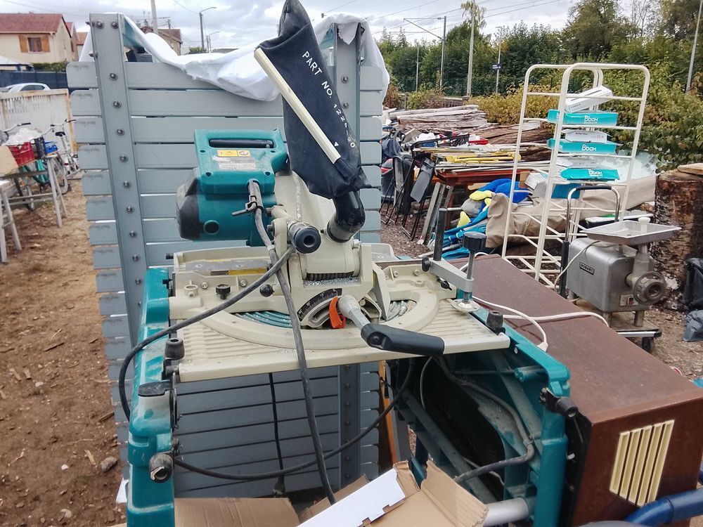  scie a onglet makita LF 1000 