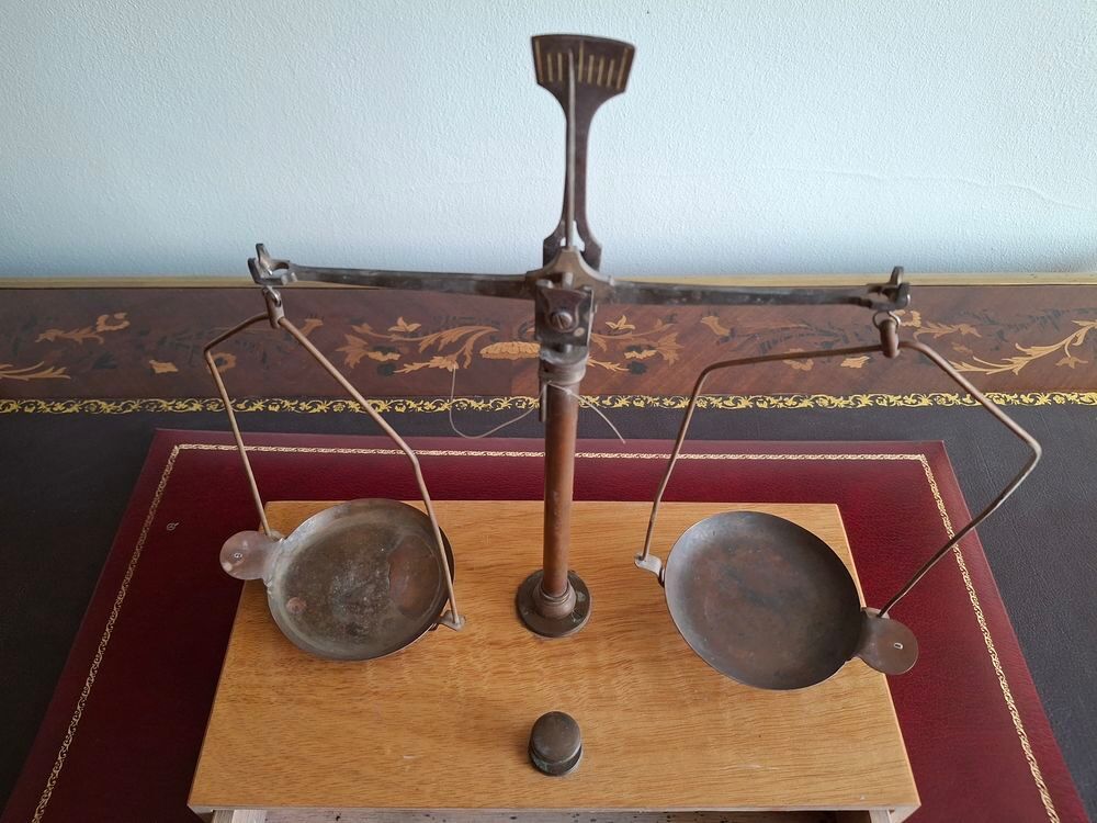 Rare balance bijoutier compl&egrave;te avec tous les poids dont cg 