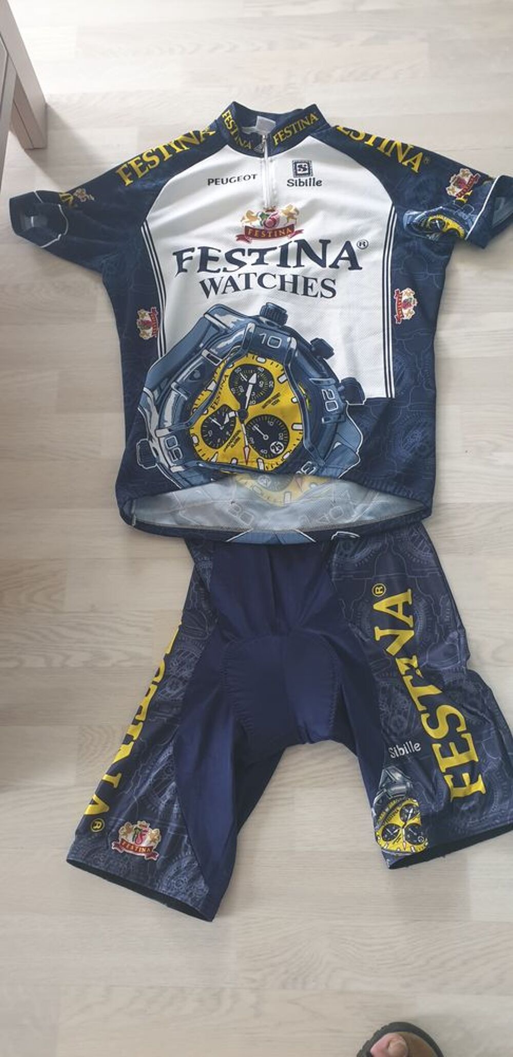 Achetez 3 tenues maillots occasion annonce vente Coquelles 62