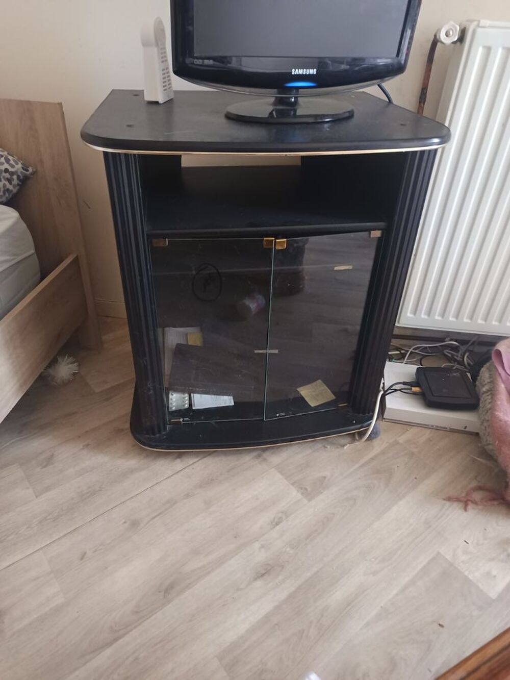 Cause d&eacute;m&eacute;nagement, meubles vari&eacute;s Meubles