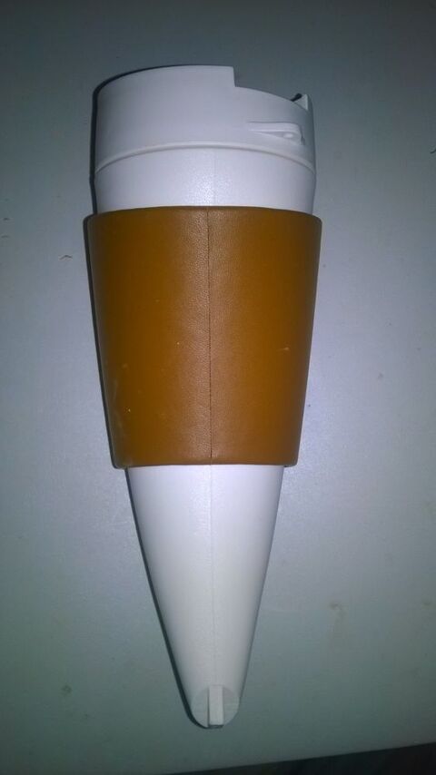 Corne de ch�vre 
tasse � caf� 
7.5 cm de large
21 cm de hau 10 Talange (57)