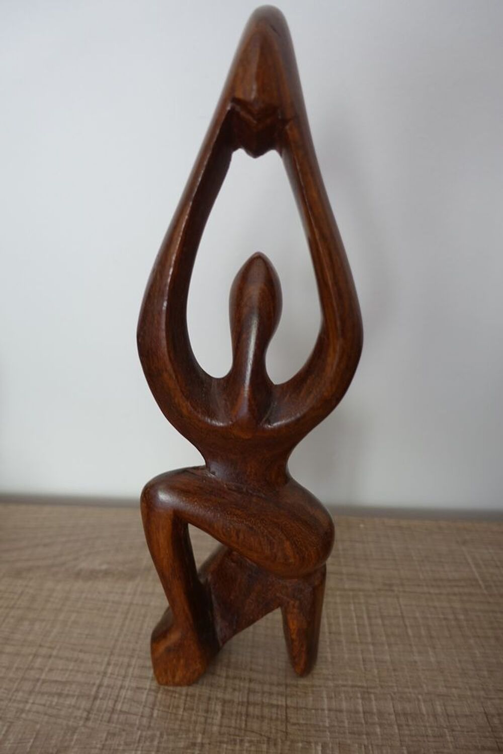 statue moderne en bois brut Décoration
