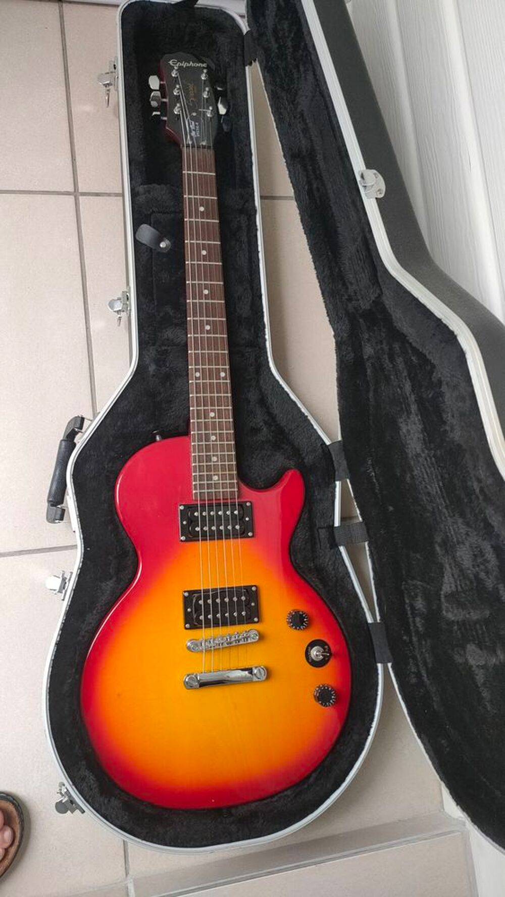 Guitare &eacute;lectrique Epiphone sunburst avec &eacute;tui rigide Instruments de musique