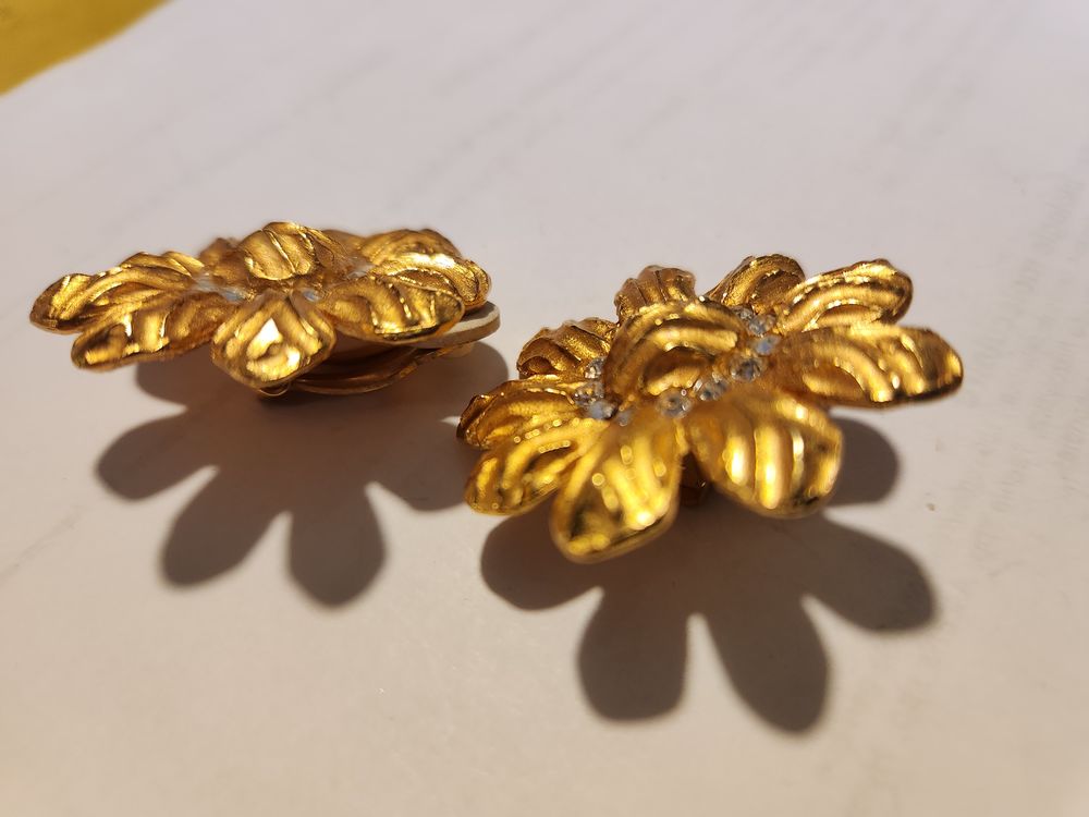BO Clip fleur Dor&eacute;e Strass LANVIN Bijoux et montres