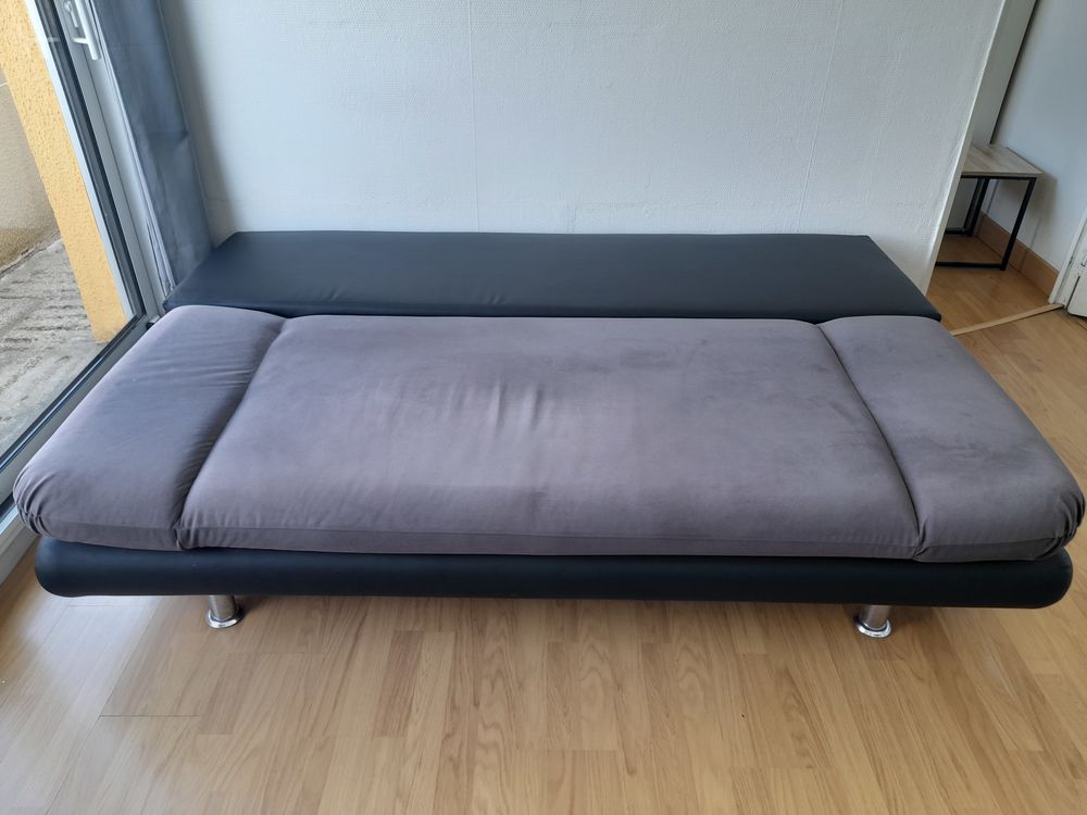 Un banquette convertible Meubles