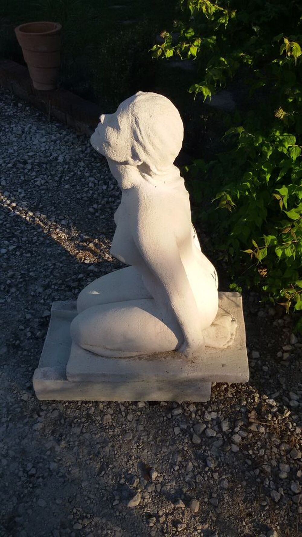 Statue de femme en pierre Jardin