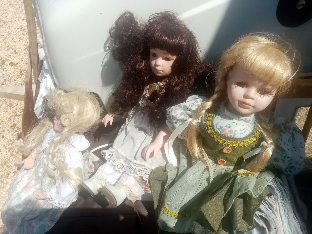 3 poup&eacute;es porcelaine tbe 