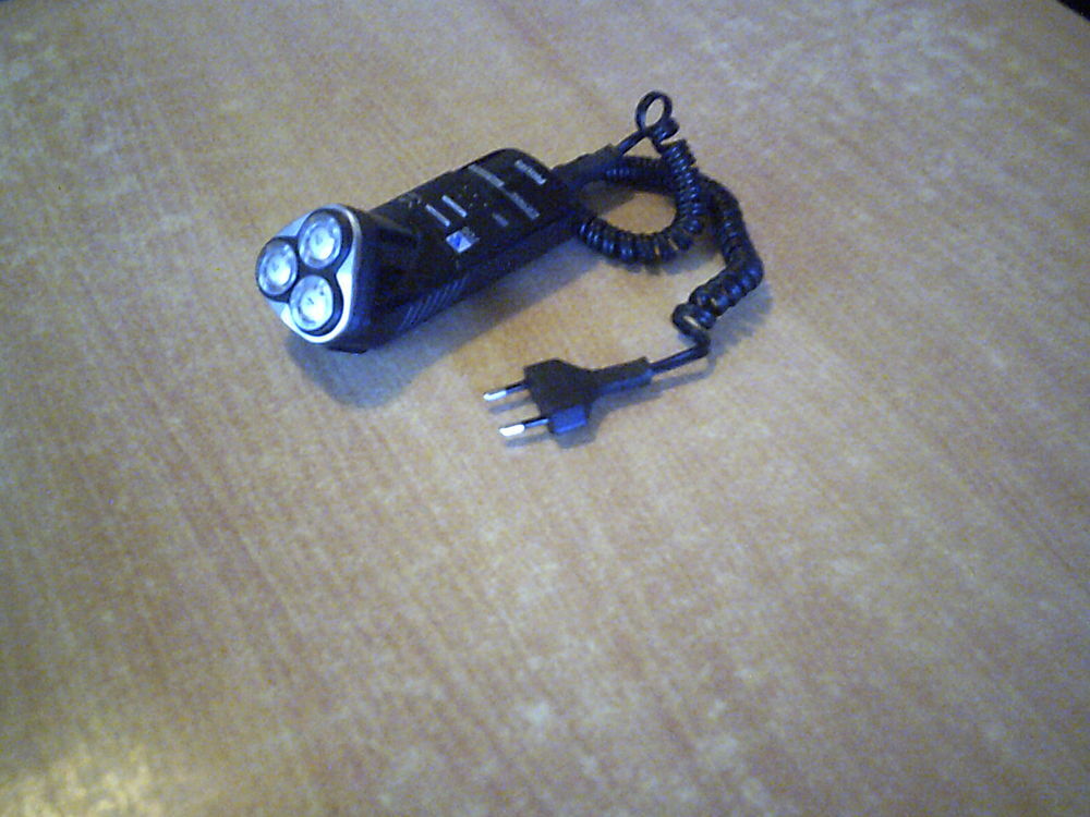 un rasoir philips 3 tetetes Electroménager