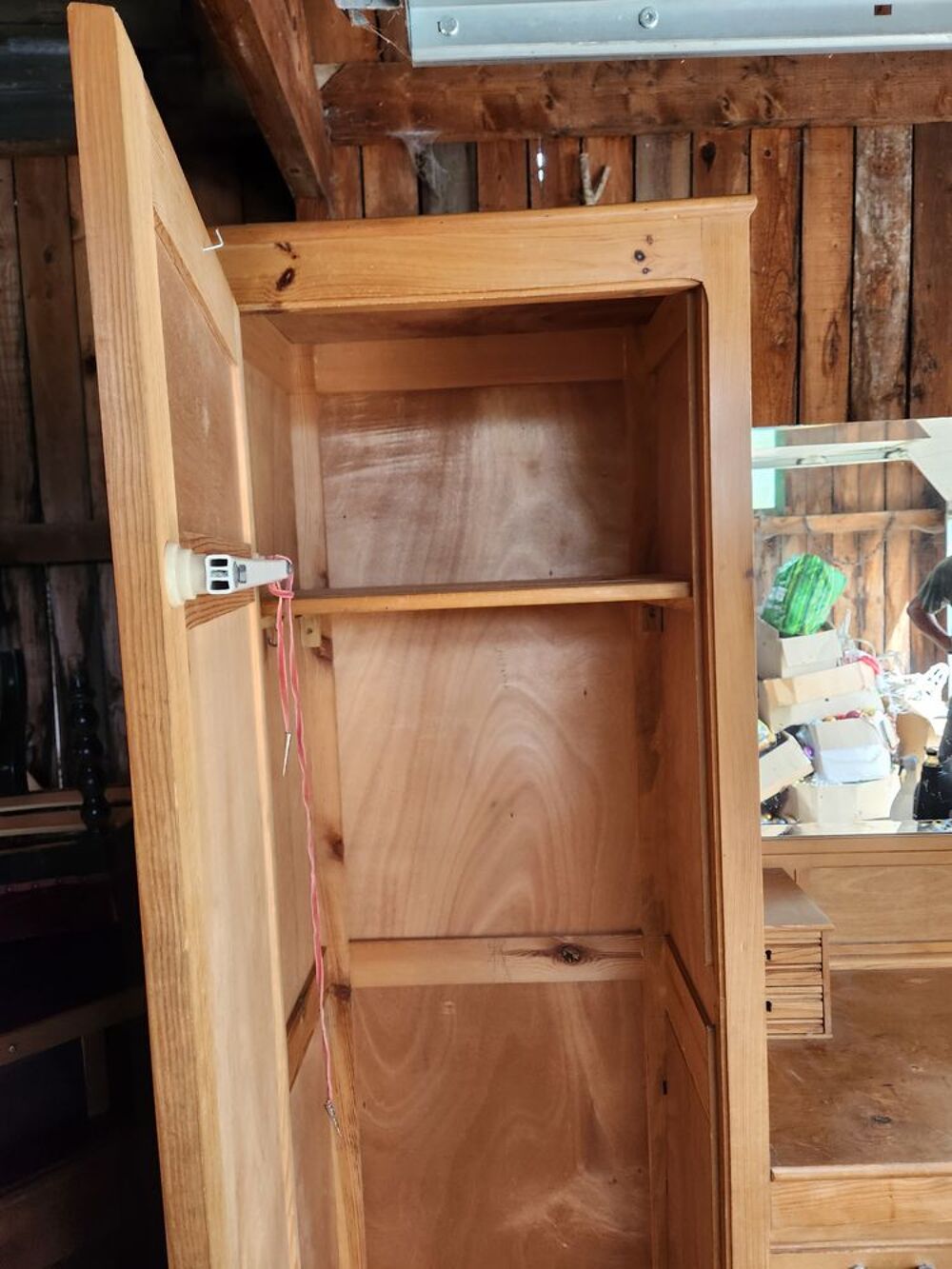 Armoire penderie , 3 tirois avec glace biseaut&eacute;e Meubles
